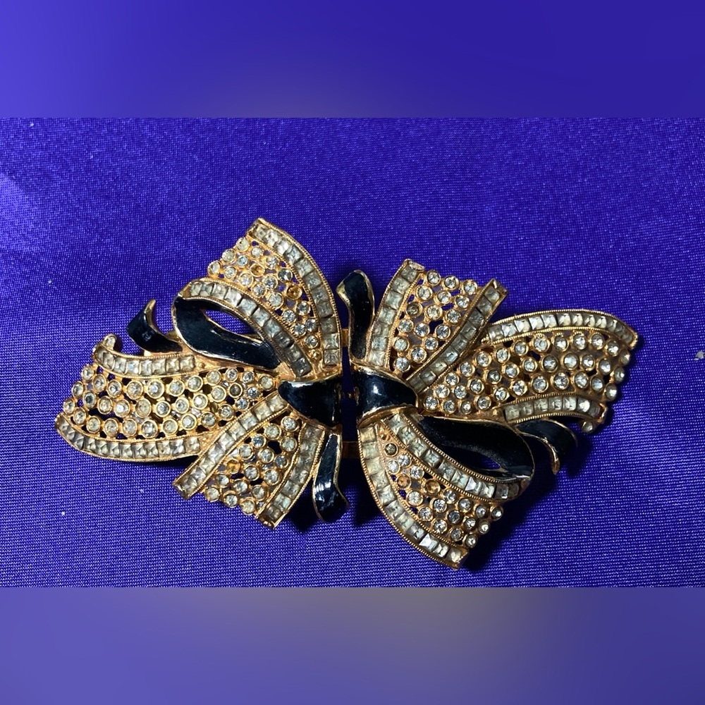 Vintage Gold and Black Bow Brooch in great condition. 1950s